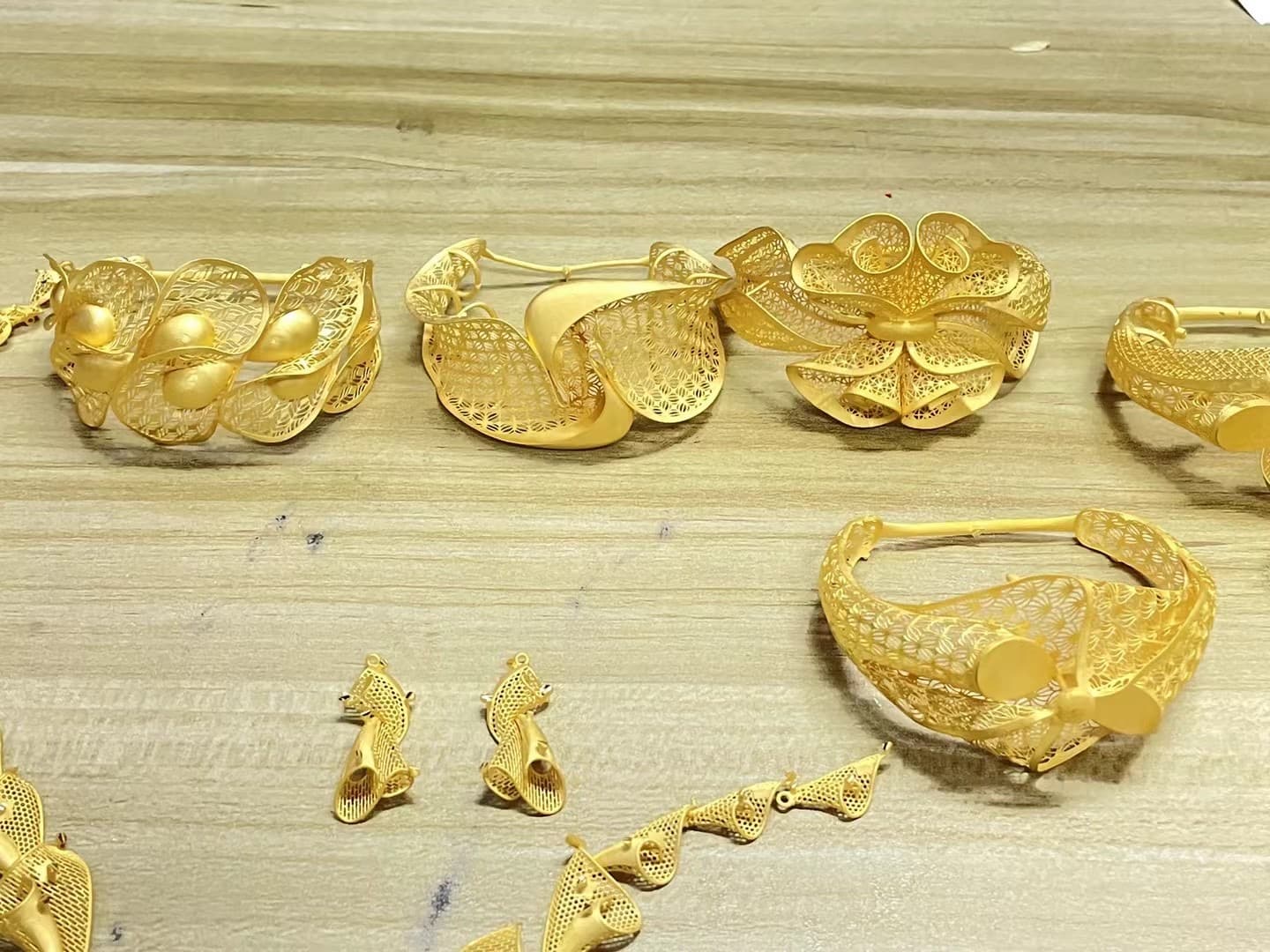 How to Choose a Jewelry 3D Printer: 6 Practical Criteria